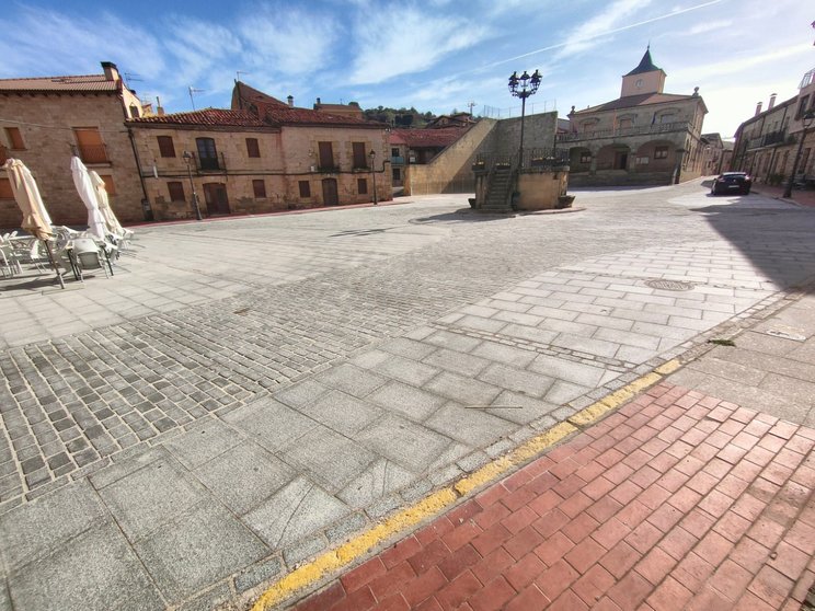 Palacios de la Sierra ya disfruta de su nueva plaza mayor cuya inversión final ha ascendido a 250.000 euros